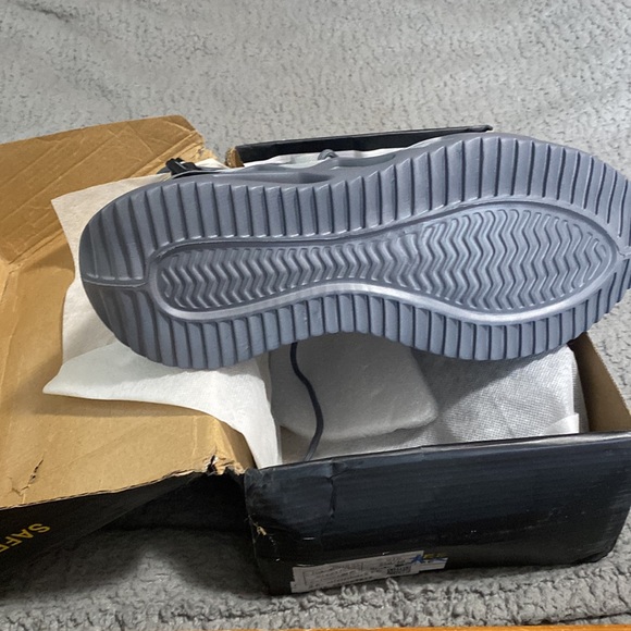 Men’s work boots/ safety rates shoes - Picture 3 of 3